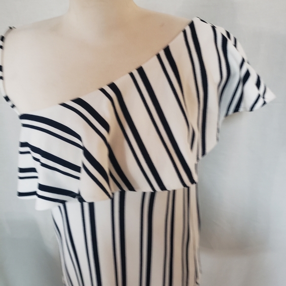 Banana republic tank top, size small, black and white - Picture 3 of 5